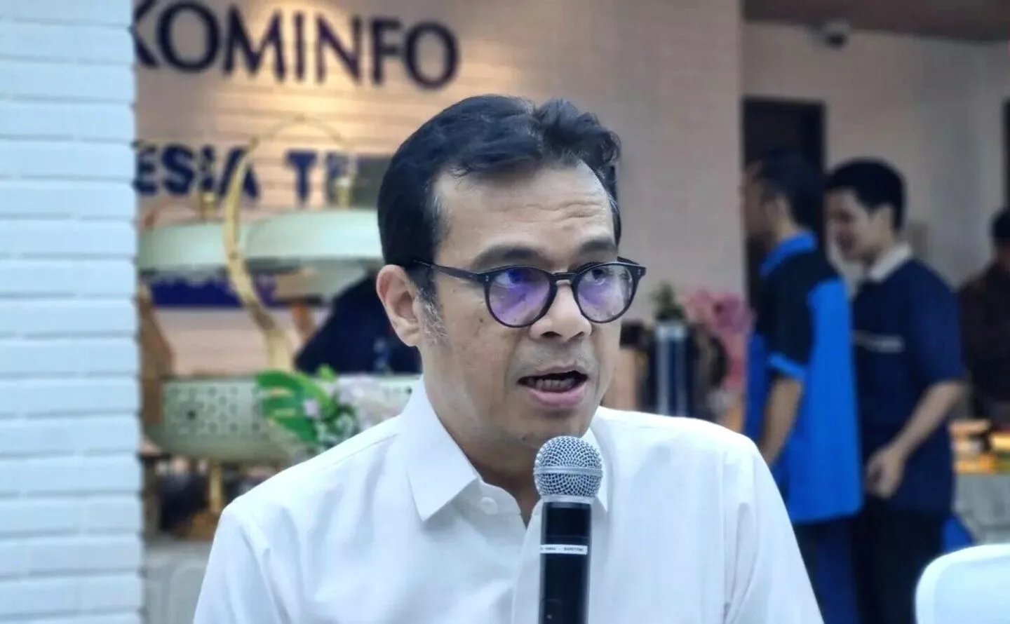 Pemerintah Indonesia Luncurkan Teknologi Internet FWA 5G Tanpa Serat Optik untuk Konektivitas Daerah Terpencil Solusi Internet Cepat Tanpa Fiber Optik FWA 5G Hadir di Indonesia untuk Konektivitas Merata