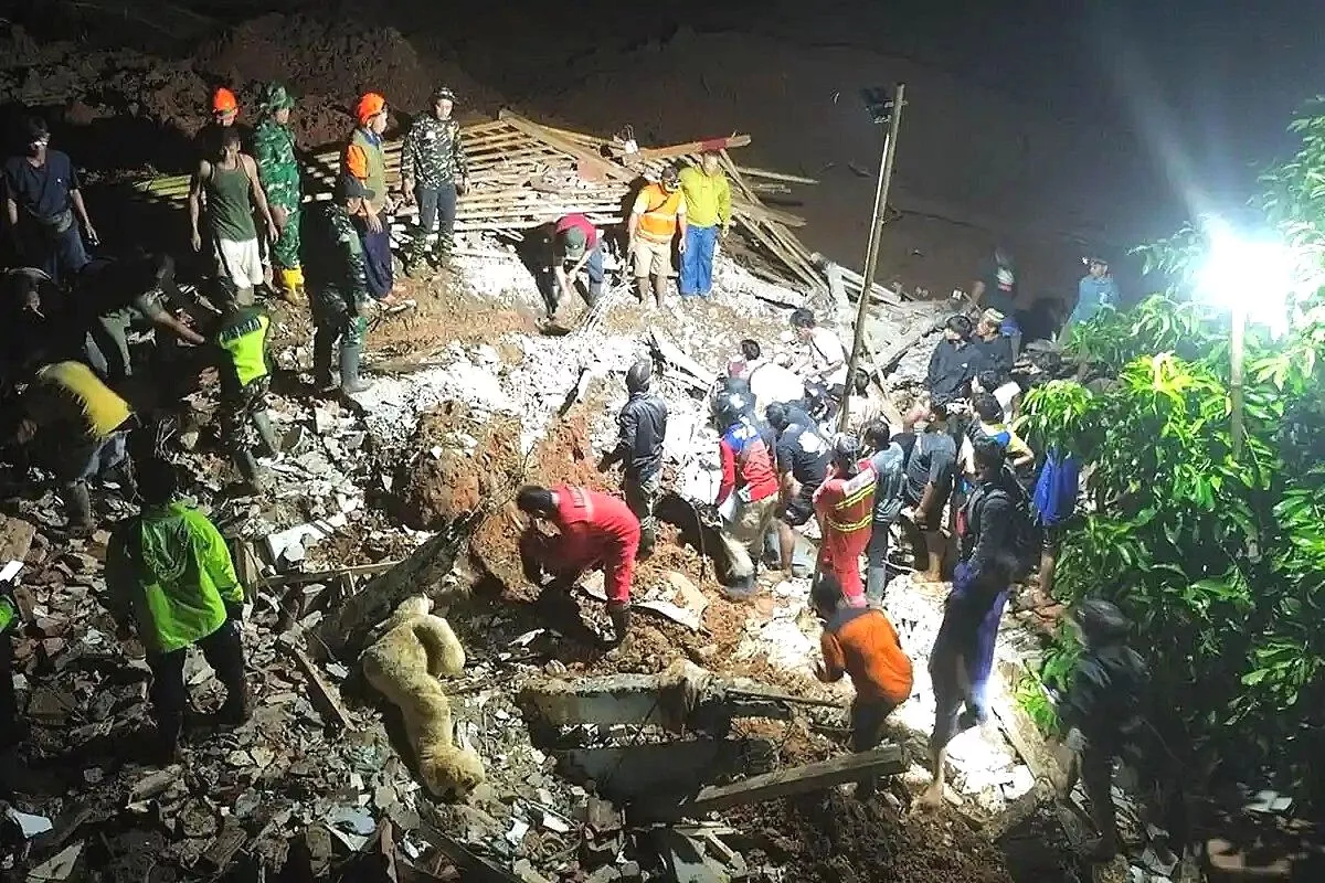 Hari Ketiga, Tim SAR Cilacap Temukan 8 Jenazah Korban Tanah Longsor di Desa Cibeunying Majenang Update pencarian korban tanah longsor majenang Cilacap