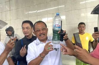 Wakil walikota surabaya armuji saat melakukan sidak ke spbu pertamina