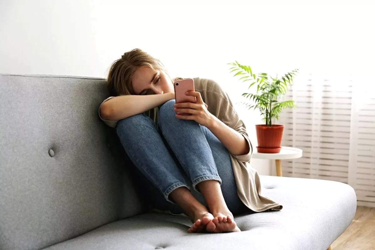 Fenomena Kesepian Digital dan Kenapa Banyak Orang Curhat ke AI Fenomena kesepian digital