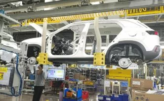 Ilustrasi pabrik industri otomotif