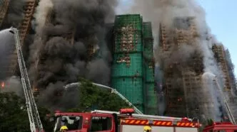 Perancah bambu di wang fuk court dilalap api