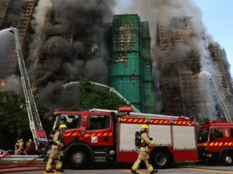 Perancah bambu di wang fuk court dilalap api