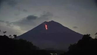 Semeru erupsi 2 november 2025