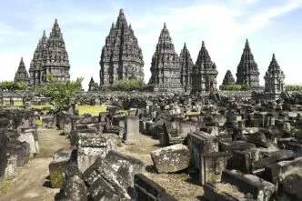 Harga Tiket Candi Prambanan 2025 Terbaru, Aturan Kunjungan, dan Rute Termudah Menuju ke Lokasinya Update harga tiket masuk candi prambanan dan rute perjalanannya