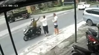 Wisatawan Asing Jadi Korban Perampasan Ponsel di Depan Poltekpar Badung, CCTV Tangkap Aksi Pelaku