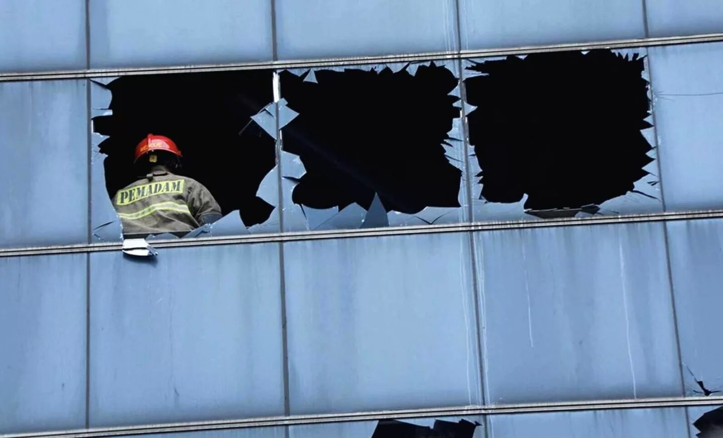 22 Orang Tewas dalam Kebakaran Maut Ruko Terra Drone Kemayoran 22 Orang Tewas dalam Kebakaran Maut Ruko Terra Drone Kemayoran