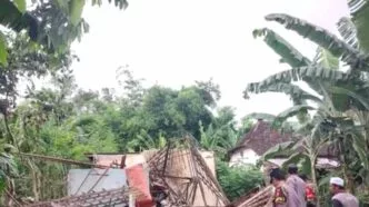 Ditinggal Bekerja, Rumah Program Bedah Rumah di Rejotangan Tulungagung Ambruk
