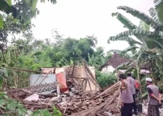 Ditinggal Bekerja, Rumah Program Bedah Rumah di Rejotangan Tulungagung Ambruk