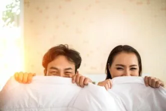 Durasi Seks Pria dan Tips Tetap Memuaskan Pasangan di Setiap Usia