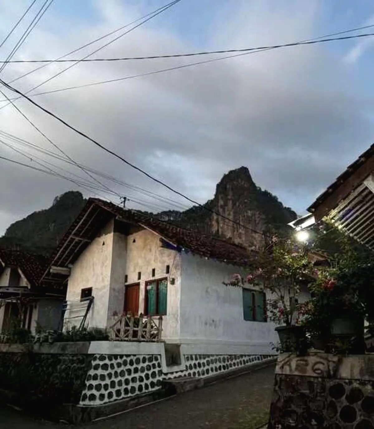 Gunung Lawe Banjarnegara: Batuan Raksasa Mirip Gunung Api Purba Jogja yang Jarang Dikunjungi Gunung Lawe Banjarnegara, Alternatif Wisata Alam Mirip Gunung Purba Jogja