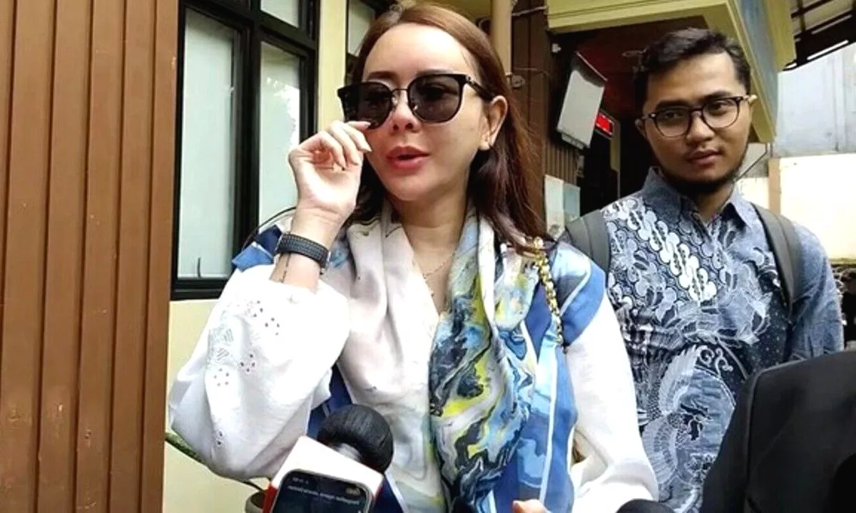 Aura Kasih Hadiri Pengadilan Agama Jakarta Selatan untuk Urus Perwalian Anak Hak Asuh Anak, Aura Kasih Urus Penetapan Perwalian di Jakarta Selatan
