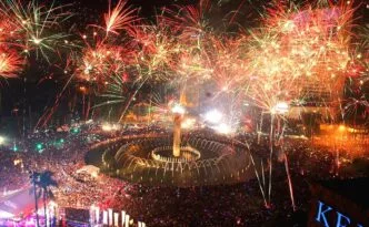 Pemprov DKI Akan Terbitkan SE Larangan Kembang Api Saat Tahun Baru 2026 demi Perayaan Lebih Khidmat Ilustrasi Kembang Api di Bundaran HI Jakarta
