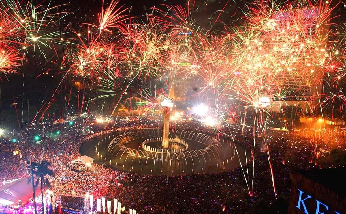 Pemprov DKI Akan Terbitkan SE Larangan Kembang Api Saat Tahun Baru 2026 demi Perayaan Lebih Khidmat Ilustrasi Kembang Api di Bundaran HI Jakarta