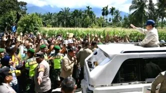Jembatan hingga Sawah Rusak, Prabowo Umumkan Keringanan KUR Petani Aceh