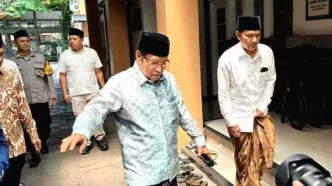 KH Said Aqil dalam silaturahmi dengan para kiai Tebuireng membahas polemik konsesi tambang.