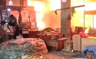 Kios Buah Pasar Induk Kramat Jati Terbakar, Ledakan Memicu Kepanikan Pedagang