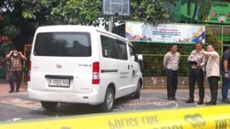 Mobil MBG Tabrak Gerbang Sekolah