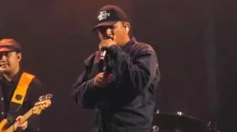 Sal Priadi Buka Soundrenaline 2025 dengan Gala Bunga Matahari, Ajak Penonton Berdoa untuk Korban Bencana