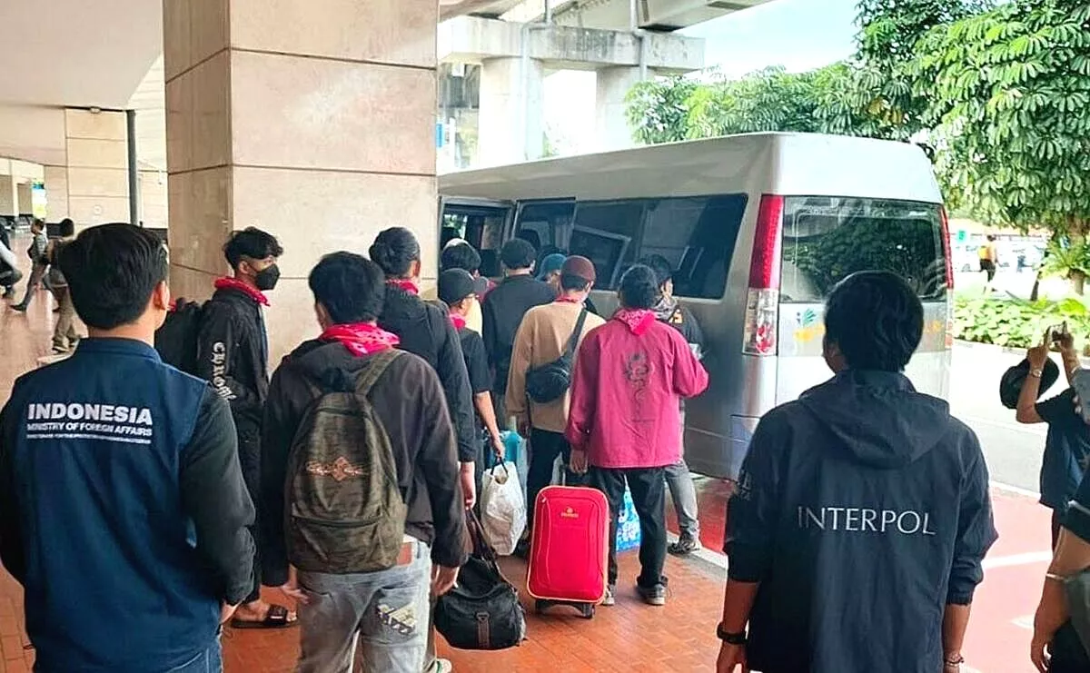 Kemlu RI Pulangkan 9 WNI dari Kamboja, 7 Diduga Terlibat Sindikat Penipuan Daring Sembilan WNI Dipulangkan dari Kamboja, Kemlu Ingatkan Waspada Tawaran Pekerjaan di Luar Negeri