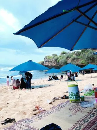 Viral Sewa Tikar Rp 50 Ribu di Pantai Drini Gunung Kidul, Pengelola Tegaskan Sudah Sesuai Kesepakatan Sewa Tikar Pantai Drini Rp 50 Ribu Jadi Sorotan, Pengelola Sebut Berlaku Saat Weekend