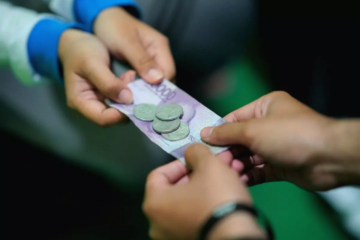 Hati-hati! Menolak Uang Tunai Rupiah Bisa Berujung Pidana hingga Rp200 Juta Simak Aturan UU Mata Uang, Menolak Rupiah Bisa Didenda dan Dipenjara