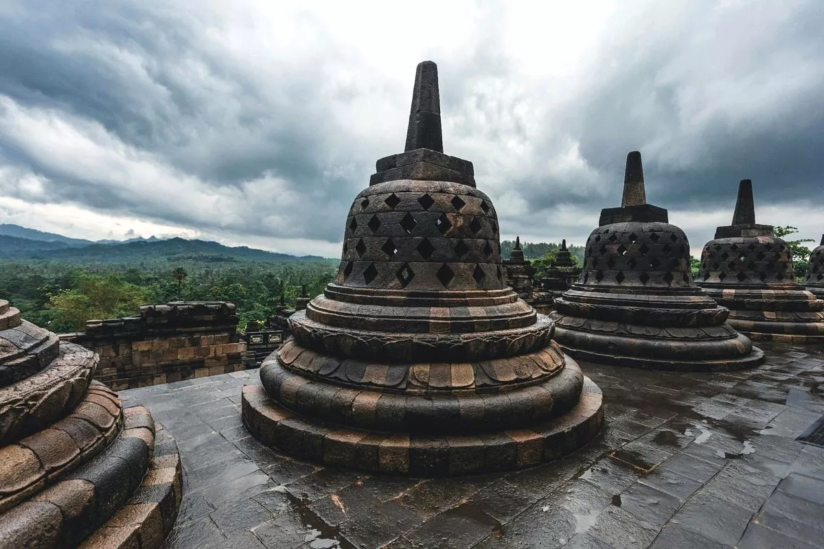 Viral Pengunjung Joget di Atas Borobudur, Pengelola dan Tokoh Agama Angkat Bicara