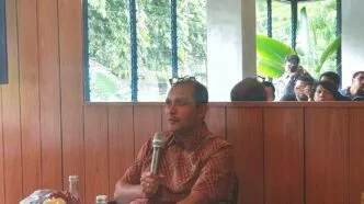 Wamenkumham Edward Omar Sharif Hiariej