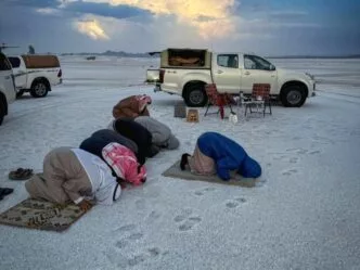 Arab saudi turun salju