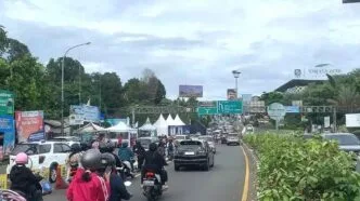 Hindari jalan macet jalur puncak