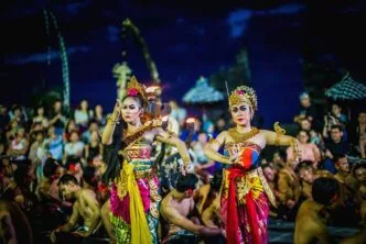 Menpar Putri Tanggapi Penurunan Kunjungan Wisatawan di Bali dan Proyeksi Lonjakan Wisatawan Nataru Ilustrasi daya tarik wisata bali pertunjukan tari
