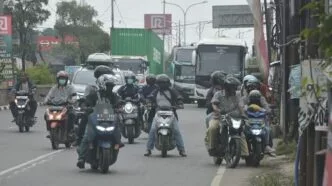 Ilustrasi debt collector mengambil paksa kendaraan