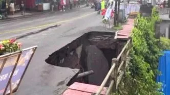 Jembatan yang jebol di ruas Jalan Raya Ubud denpasar