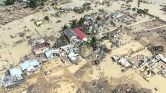 Kerusakan rumah dan fasilitas umum akibat banjir bandang sumatera