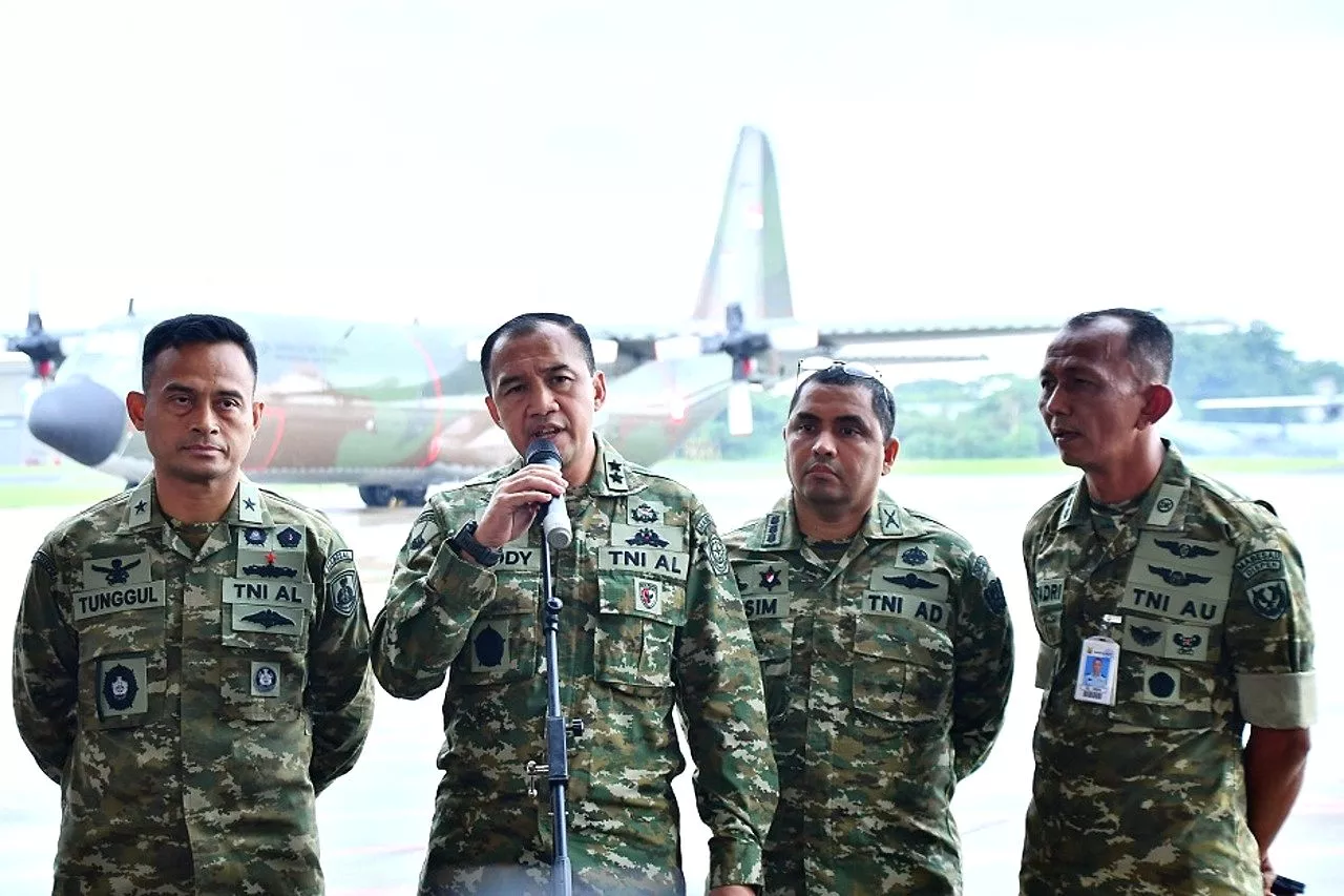 30.864 Prajurit dan 70 Alutsista Dikerahkan TNI untuk Bencana Aceh, Sumut, dan Sumbar Penanganan bencana sumatera tni sudah kerahkan 30864 prajurit dan 70 unit alutsista