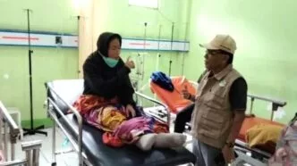 Belum Pulih dari Dampak Banjir, Pengungsi di Agam Keracunan Nasi Bungkus Bantuan Salah satu pengungsi agam yang keracunan makanan bantuan