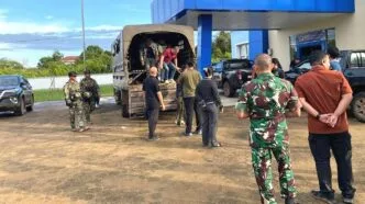 Wn china diamankan di kantor imigrasi ketapang usai penyerangan ke warga sipil dan 5 anggota tni