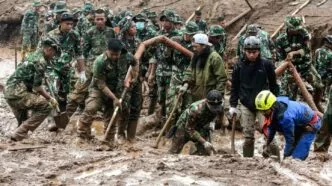 23 anggota marinir TNI terkubur longsor cisarua