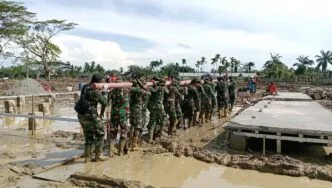 BNPB Beberkan Dana Operasional TNI dan Uang Saku Prajurit di Bencana Sumatera