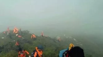 Basarnas Bersama TNI Polri Lakukan Operasi SAR Pesawat ATR 42 500 di Bukit Bulusaraung