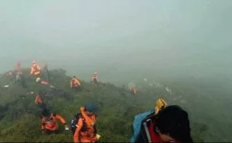 Basarnas Bersama TNI Polri Lakukan Operasi SAR Pesawat ATR 42 500 di Bukit Bulusaraung