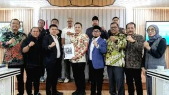 Bupati Pasuruan Rusdi Sutejo Terbang ke Jakarta, Perjuangkan Konflik Agraria Warga Lekok dan Nguling dengan TNI AL