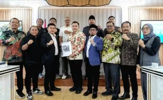 Rusdi Sutejo Bawa Aspirasi 10 Desa di Pasuruan ke Jakarta, Cari Solusi Sengketa Tanah dengan TNI AL Bupati Pasuruan Rusdi Sutejo Terbang ke Jakarta, Perjuangkan Konflik Agraria Warga Lekok dan Nguling dengan TNI AL