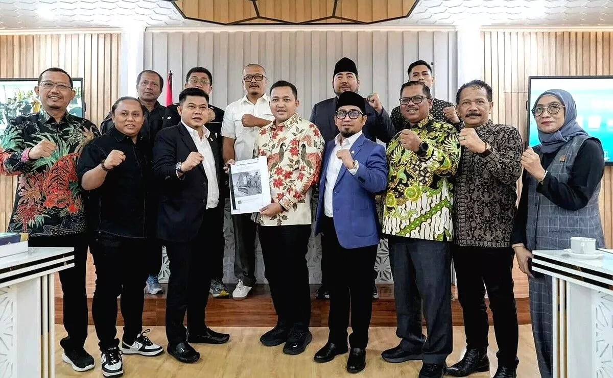 Rusdi Sutejo Bawa Aspirasi 10 Desa di Pasuruan ke Jakarta, Cari Solusi Sengketa Tanah dengan TNI AL Bupati Pasuruan Rusdi Sutejo Terbang ke Jakarta, Perjuangkan Konflik Agraria Warga Lekok dan Nguling dengan TNI AL