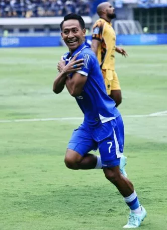 Kartu Merah dan Gol Cepat Warnai Kemenangan Persib atas Persija