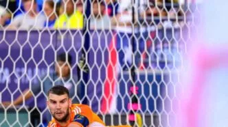 Kiper Timnas Indonesia Maarten Paes Kembali ke Belanda Bersama Ajax