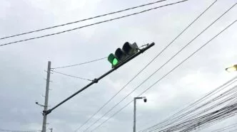 Ngeblong Lampu Merah, Bus Harapan Jaya Sebabkan Kecelakaan Beruntun di Simpang Muning Kediri