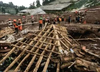 Longsor di Bandung Barat Tewaskan 8 Orang, 82 Warga Masih Dalam Pencarian Tanah Longsor Terjang Cisarua Bandung Barat, Delapan Orang Meninggal Dunia