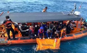 Tim SAR Temukan Jenazah Pria Spanyol Korban Kapal Tenggelam di Selat Padar