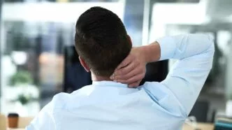 Apakah leher kaku selalu tanda kolesterol tinggi